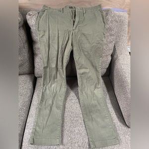 32Wx30L Green Chino Pants